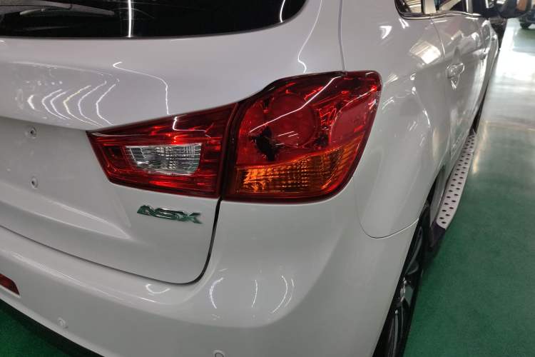 Used Mitsubishi ASX 2018 2.0L CVT Two-Wheel Drive Deluxe Edition Exterior 3