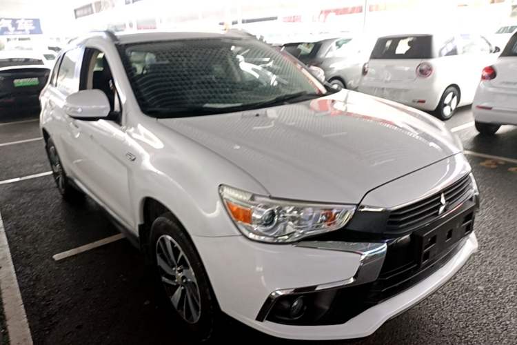 Used Mitsubishi ASX 2018 2.0L CVT Two-Wheel Drive Deluxe Edition Front Right 45 Deg