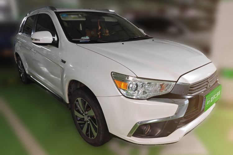 Used Mitsubishi ASX 2018 2.0L CVT Two-Wheel Drive Deluxe Edition Front Right 45 Deg