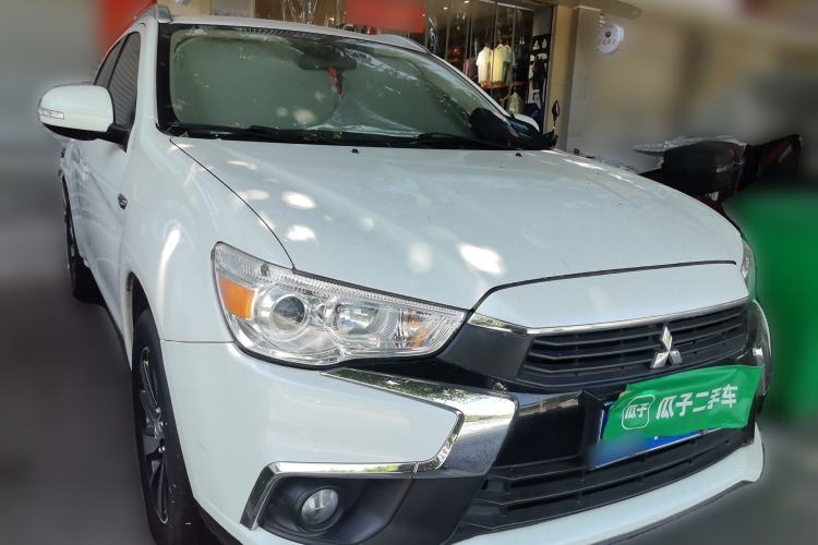 Used Mitsubishi ASX 2018 2.0L CVT Two-Wheel Drive Deluxe Edition Front Right 45 Deg