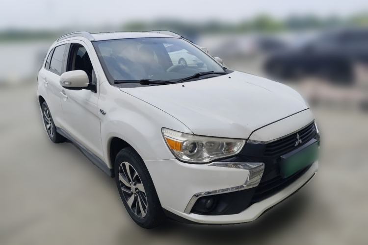 Used Mitsubishi ASX 2018 2.0L CVT Two-Wheel Drive Deluxe Edition Front Right 45 Deg
