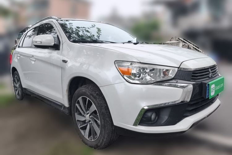 Used Mitsubishi ASX 2018 2.0L CVT Two-Wheel Drive Deluxe Edition Front Right 45 Deg