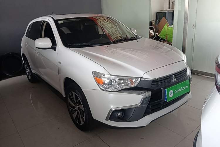 Used Mitsubishi ASX 2018 2.0L CVT Two-Wheel Drive Elite Edition Front Right 45 Deg