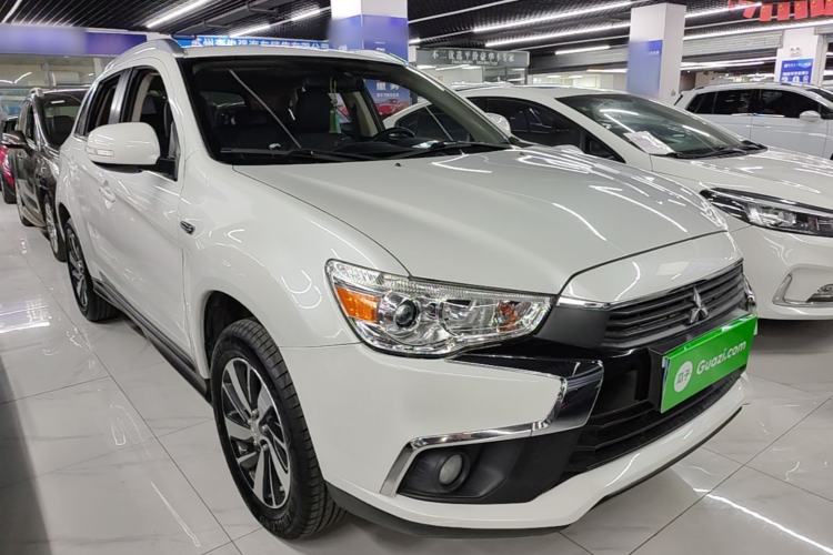 Used Mitsubishi ASX 2018 2.0L CVT Two-Wheel Drive Deluxe Edition Front Right 45 Deg