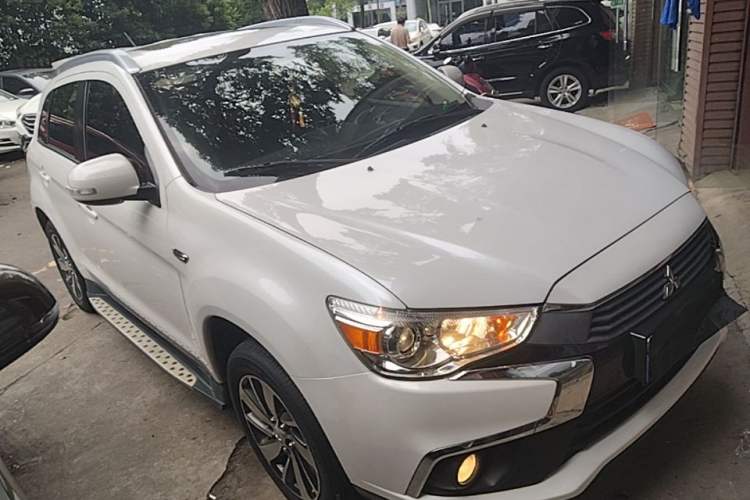 Used Mitsubishi ASX 2018 2.0L CVT Two-Wheel Drive Deluxe Edition Front Right 45 Deg