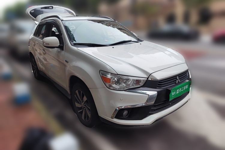 Used Mitsubishi ASX 2018 2.0L CVT Two-Wheel Drive Deluxe Edition Front Right 45 Deg