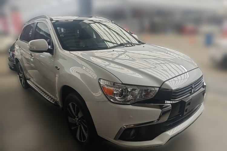 Used Mitsubishi ASX 2018 2.0L CVT Two-Wheel Drive Deluxe Edition Front Right 45 Deg