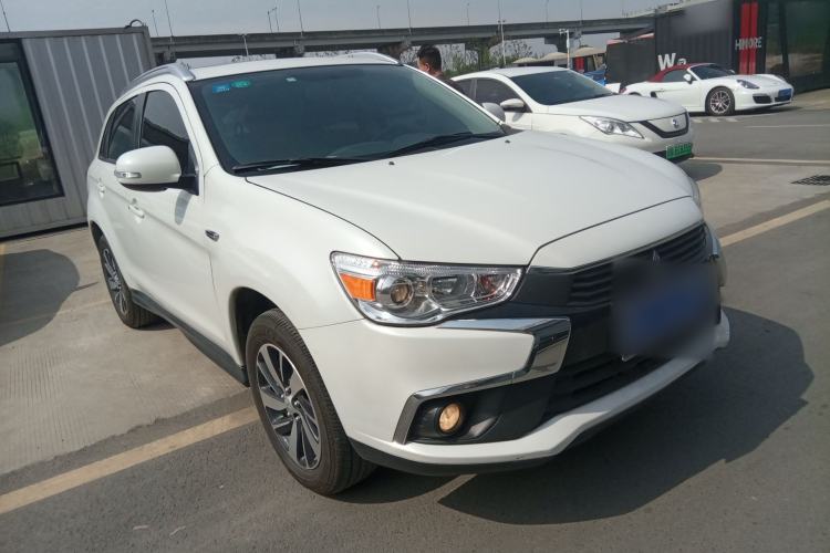 Used Mitsubishi ASX 2018 2.0L CVT Two-Wheel Drive Deluxe Edition Front Right 45 Deg