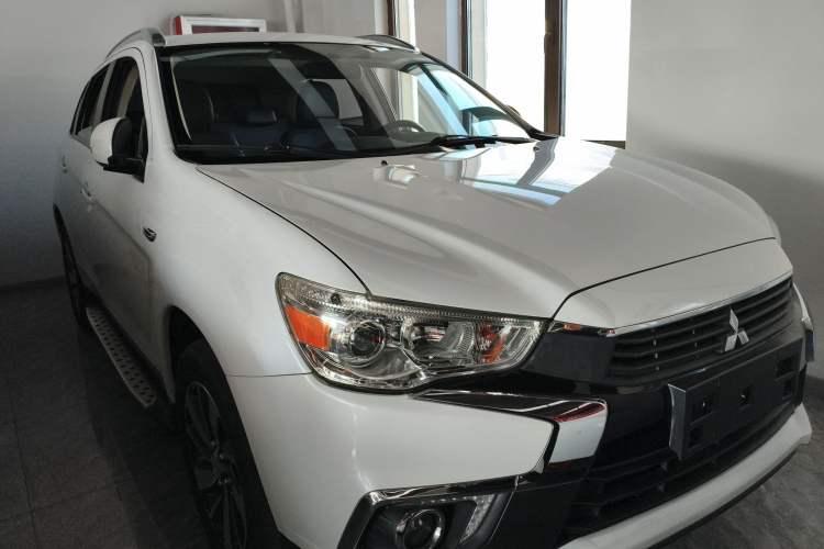 Used Mitsubishi ASX 2018 2.0L CVT Two-Wheel Drive Deluxe Edition Front Right 45 Deg