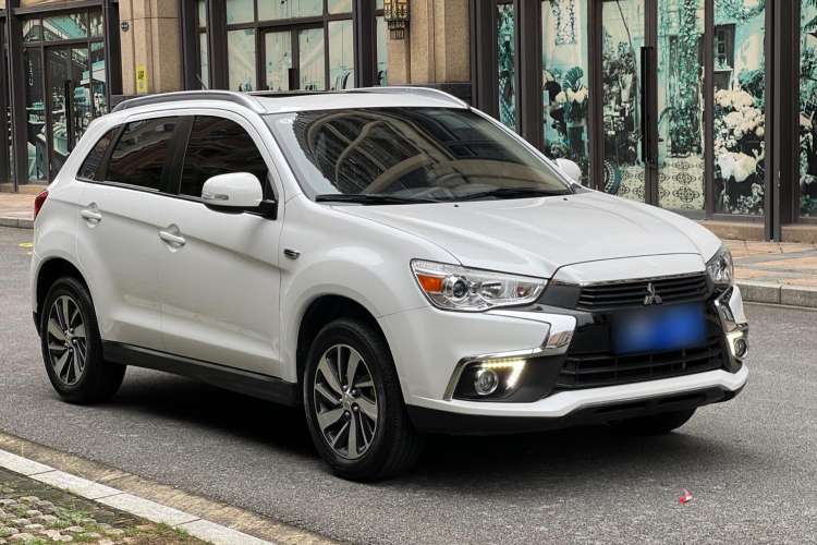 Used Mitsubishi ASX 2018 2.0L CVT Two-Wheel Drive Deluxe Edition Front Right 45 Deg