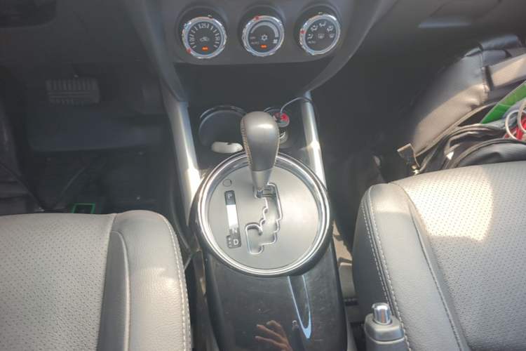 Used Mitsubishi ASX 2018 2.0L CVT Two-Wheel Drive Deluxe Edition Gear Lever
