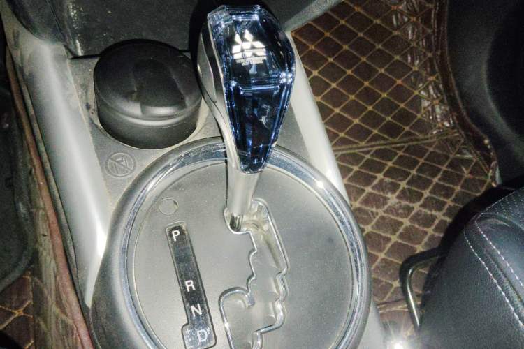 Used Mitsubishi ASX 2018 2.0L CVT Two-Wheel Drive Deluxe Edition Gear Lever