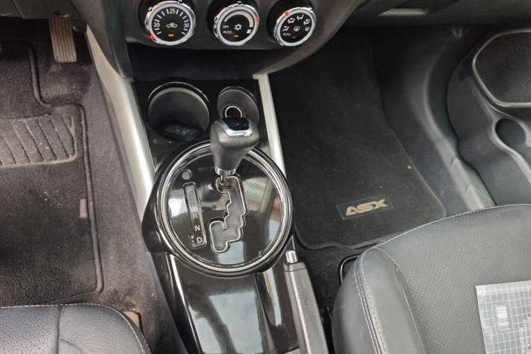 Used Mitsubishi ASX 2018 2.0L CVT Two-Wheel Drive Deluxe Edition Gear Lever