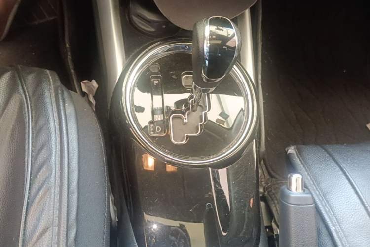 Used Mitsubishi ASX 2018 2.0L CVT Two-Wheel Drive Elite Edition Gear Lever