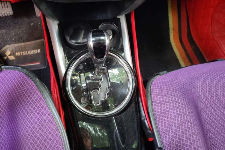 Used Mitsubishi ASX 2018 2.0L CVT Two-Wheel Drive Deluxe Edition Gear Lever