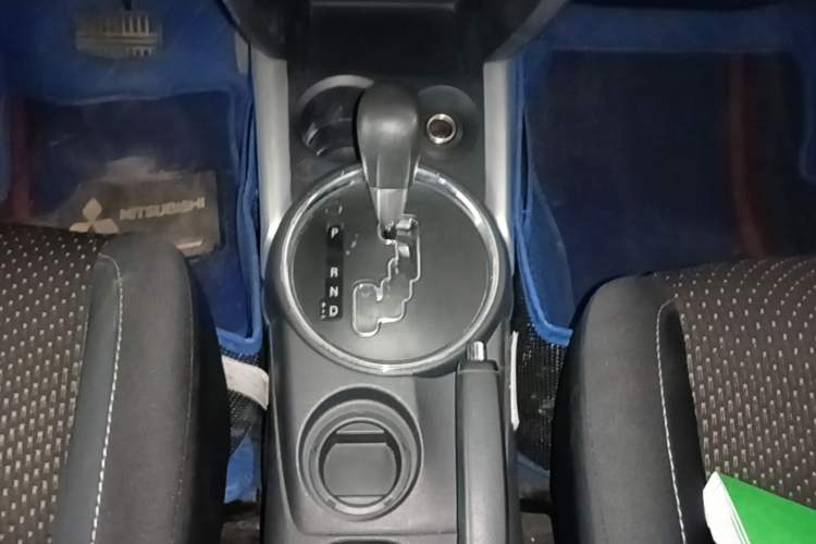 Used Mitsubishi ASX 2018 2.0L CVT Two-Wheel Drive Elite Edition Gear Lever