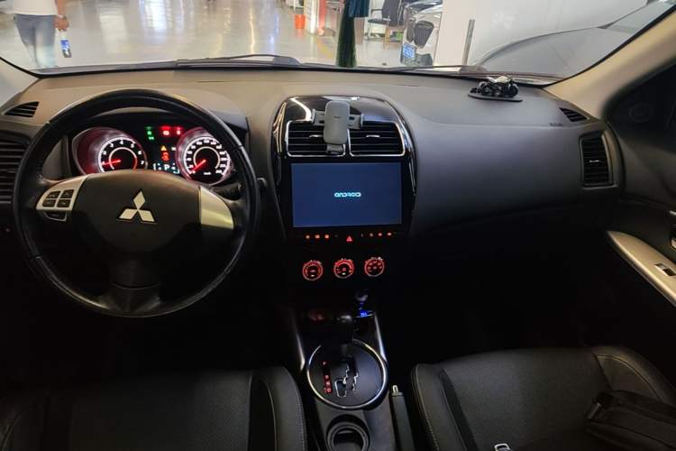 Used Mitsubishi ASX 2018 2.0L CVT Two-Wheel Drive Deluxe Edition Gear Lever