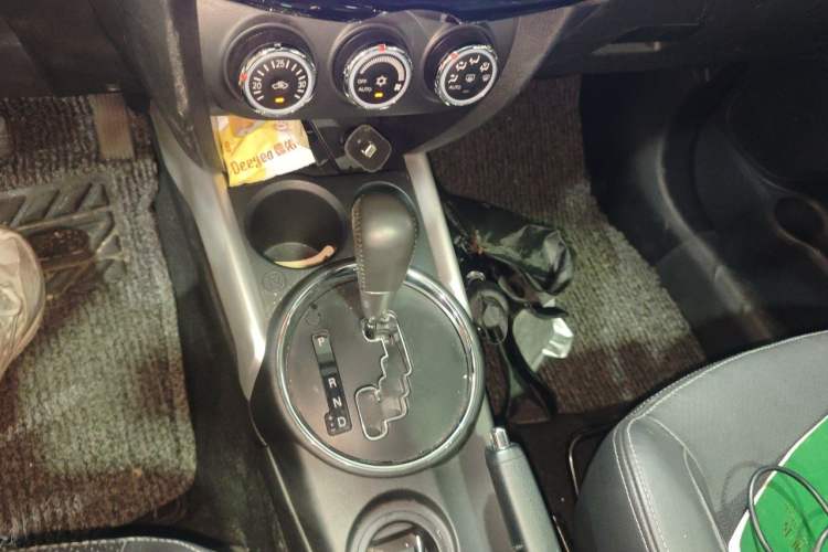 Used Mitsubishi ASX 2018 2.0L CVT Two-Wheel Drive Deluxe Edition Gear Lever