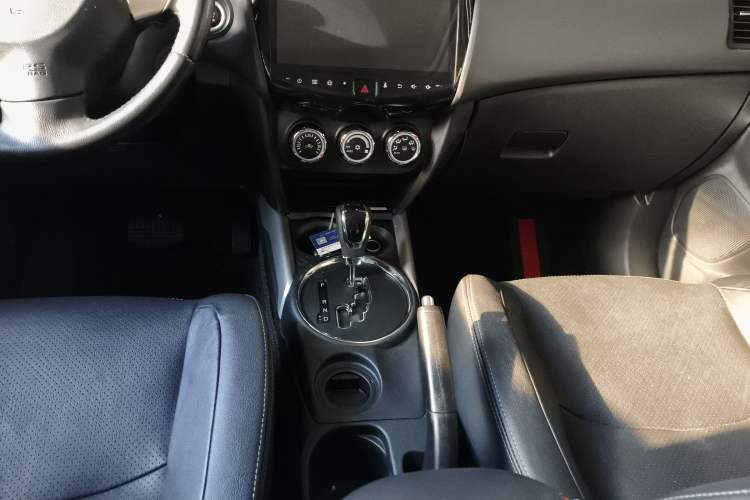 Used Mitsubishi ASX 2018 2.0L CVT Two-Wheel Drive Deluxe Edition Gear Lever