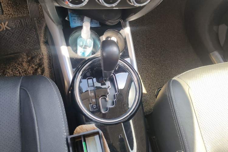 Used Mitsubishi ASX 2018 2.0L CVT Two-Wheel Drive Deluxe Edition Gear Lever