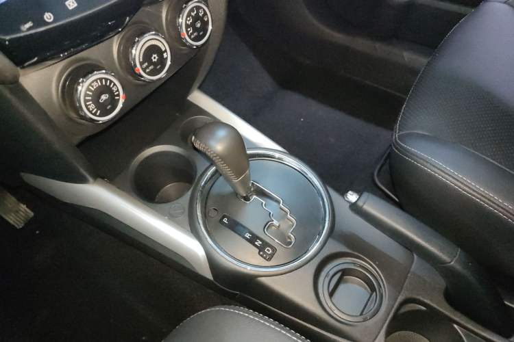 Used Mitsubishi ASX 2018 2.0L CVT Two-Wheel Drive Deluxe Edition Gear Lever