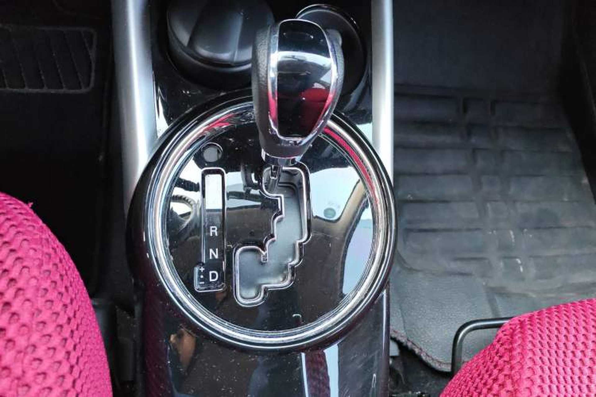Used Mitsubishi ASX 2018 2.0L CVT Two-Wheel Drive Deluxe Edition Gear Lever