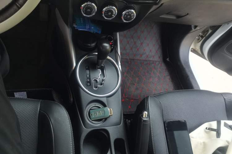 Used Mitsubishi ASX 2018 2.0L CVT Two-Wheel Drive Deluxe Edition Gear Lever