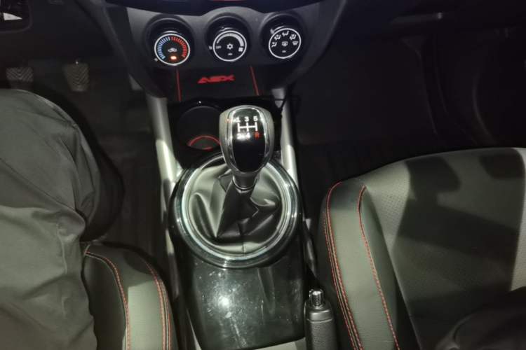 Used Mitsubishi ASX 2018 1.6L Manual Two-Wheel Drive Dynamic Edition Gear Lever