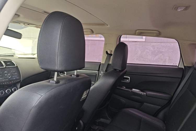 Used Mitsubishi ASX 2018 2.0L CVT Two-Wheel Drive Deluxe Edition Headliner
