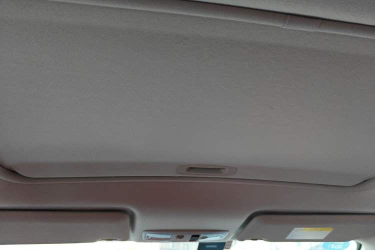 Used Mitsubishi ASX 2018 2.0L CVT Two-Wheel Drive Deluxe Edition Headliner