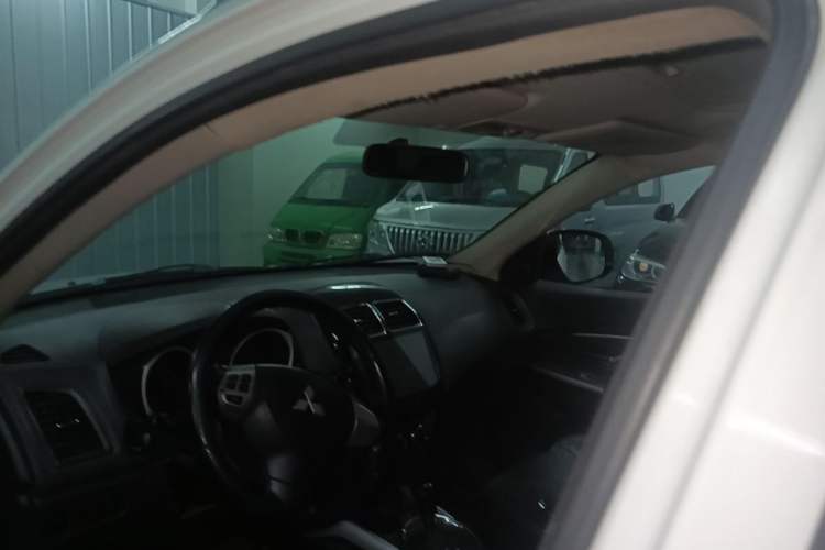 Used Mitsubishi ASX 2018 2.0L CVT Two-Wheel Drive Smart Orange Edition Headliner