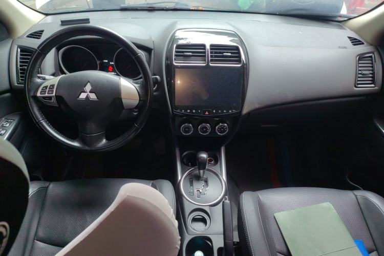 Used Mitsubishi ASX 2018 2.0L CVT Two-Wheel Drive Deluxe Edition Interior 2