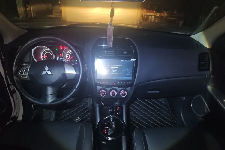 Used Mitsubishi ASX 2018 2.0L CVT Two-Wheel Drive Deluxe Edition Interior 2