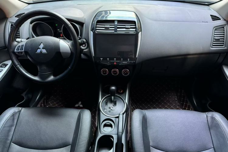 Used Mitsubishi ASX 2018 2.0L CVT Two-Wheel Drive Deluxe Edition Interior 3
