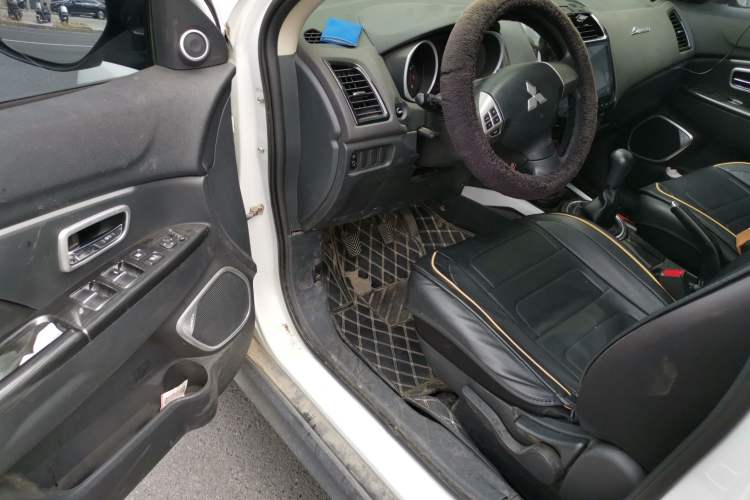 Used Mitsubishi ASX 2018 1.6L Manual Two-Wheel Drive Fashion Edition Interior 3