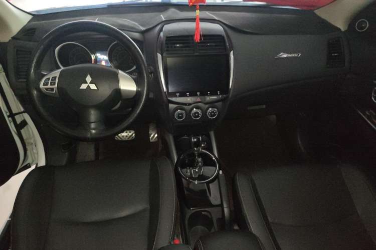 Used Mitsubishi ASX 2018 2.0L CVT Two-Wheel Drive Deluxe Edition Interior 3