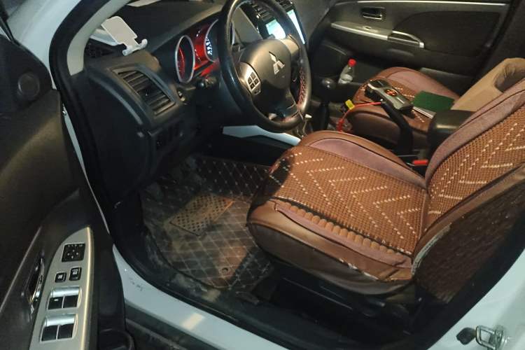 Used Mitsubishi ASX 2018 1.6L Manual Two-Wheel Drive Fashion Edition Interior 3