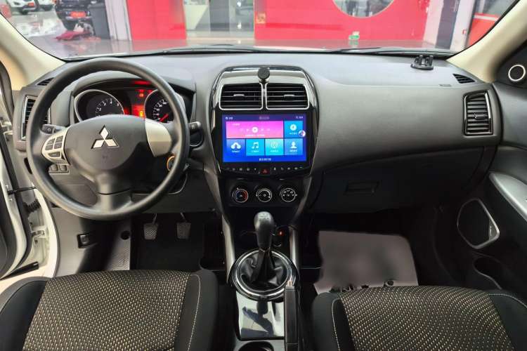 Used Mitsubishi ASX 2018 1.6L Manual Two-Wheel Drive Fashion Edition Interior 3