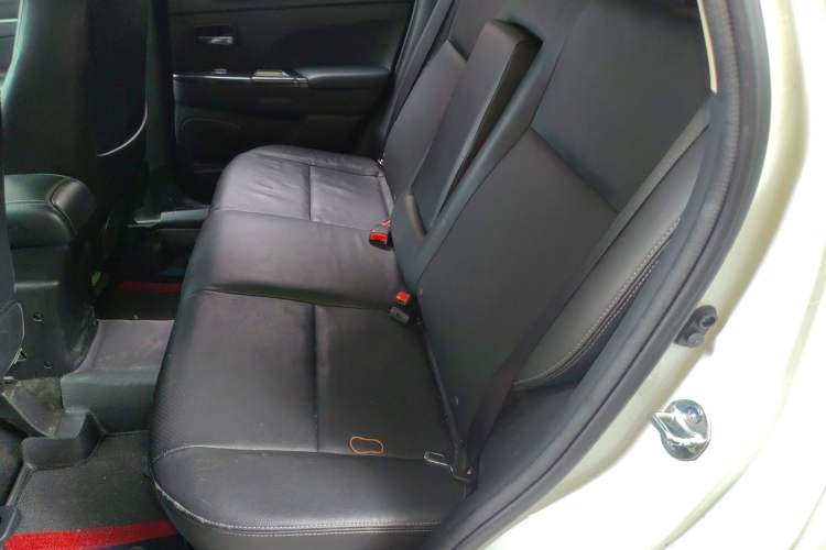 Used Mitsubishi ASX 2018 2.0L CVT Two-Wheel Drive Deluxe Edition Interior 4