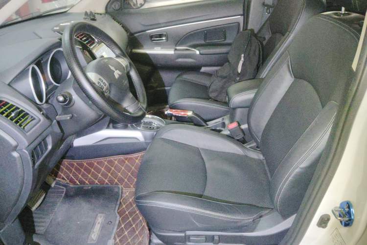 Used Mitsubishi ASX 2018 2.0L CVT Two-Wheel Drive Deluxe Edition Left Front Seat