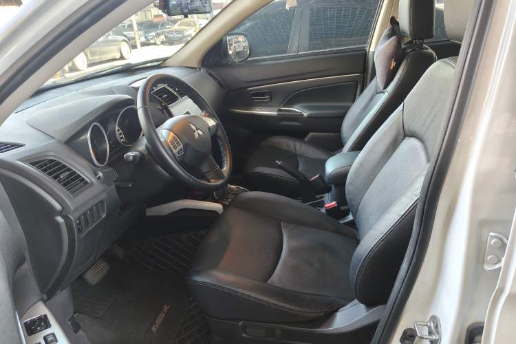 Used Mitsubishi ASX 2018 2.0L CVT Two-Wheel Drive Deluxe Edition Left Front Seat