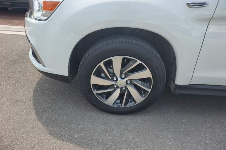 Used Mitsubishi ASX 2018 2.0L CVT Two-Wheel Drive Deluxe Edition Left Front Wheel Hub