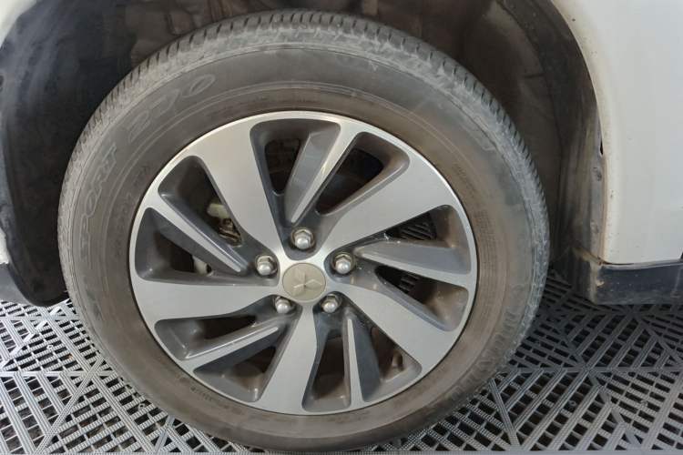 Used Mitsubishi ASX 2018 2.0L CVT Two-Wheel Drive Deluxe Edition Left Front Wheel Hub