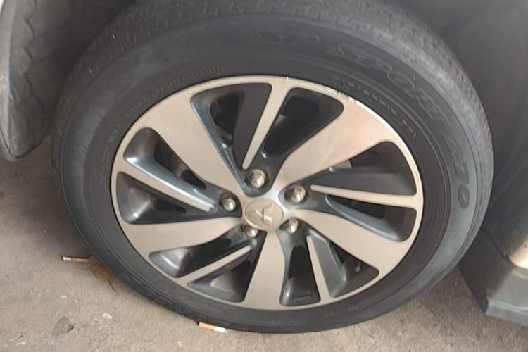 Used Mitsubishi ASX 2018 2.0L CVT Two-Wheel Drive Deluxe Edition Left Front Wheel Hub