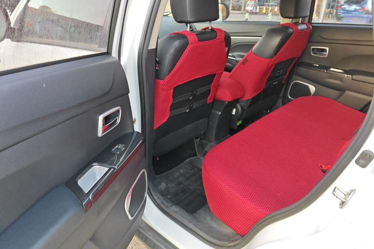 Used Mitsubishi ASX 2018 2.0L CVT Two-Wheel Drive Deluxe Edition Left Rear Seat