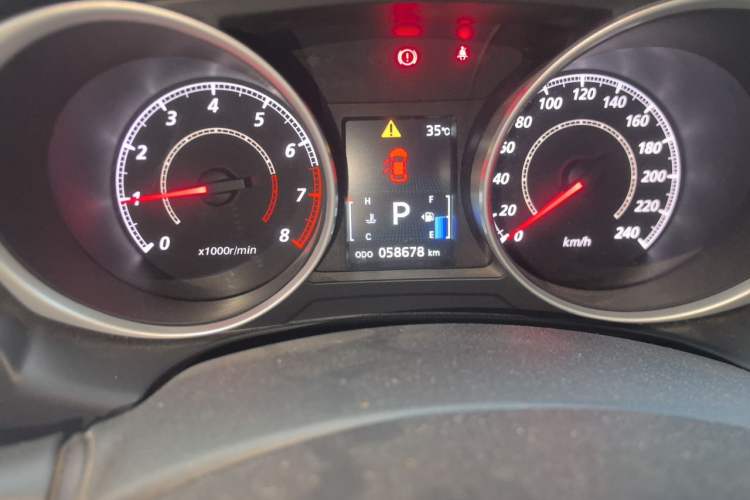 Used Mitsubishi ASX 2018 2.0L CVT Two-Wheel Drive Deluxe Edition Odometer Close Up