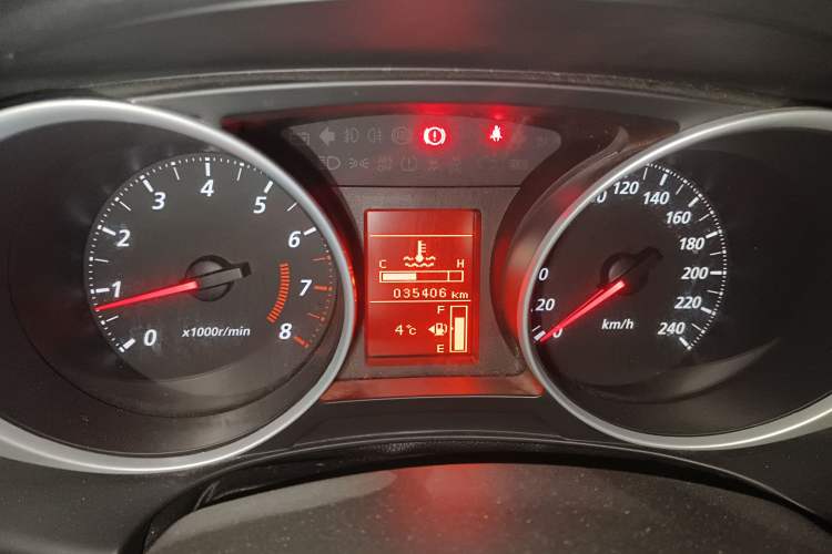 Used Mitsubishi ASX 2018 1.6L Manual Two-Wheel Drive Fashion Edition Odometer Close Up