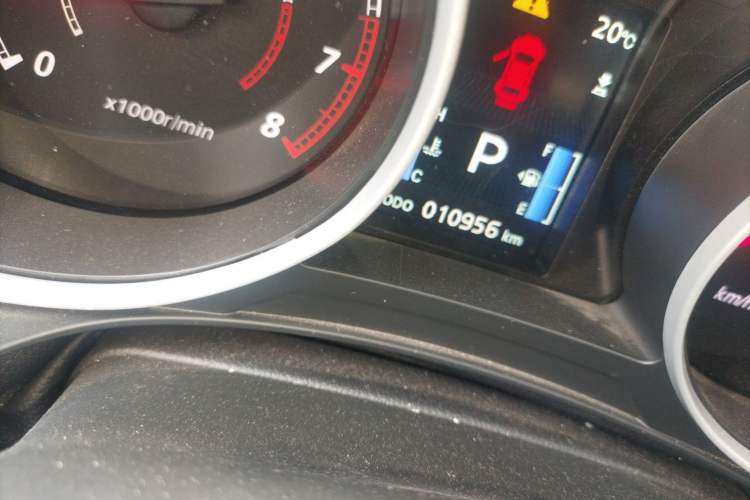 Used Mitsubishi ASX 2018 2.0L CVT Two-Wheel Drive Deluxe Edition Odometer Close Up