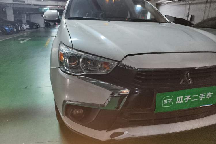 Used Mitsubishi ASX 2018 2.0L CVT Two-Wheel Drive Deluxe Edition Right Front Headlight