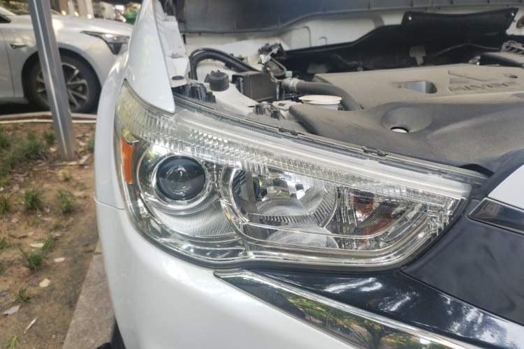 Used Mitsubishi ASX 2018 2.0L CVT Two-Wheel Drive Deluxe Edition Right Front Headlight